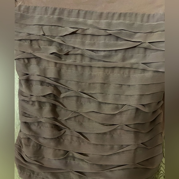 Ann Taylor Elegant Mauve Ruffled Women's Top - Picture 3 of 4